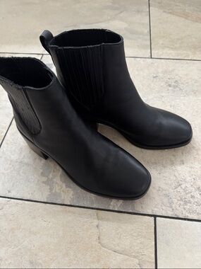 SPLENDID Liv Chelsea Amalie Black Leather Chelsea Boots - Size 8